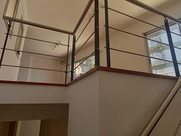 Departamento Dúplex de 4 ambientes con cochera, impecable, excelente Ubicación