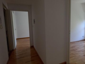 Departamento Dúplex de 4 ambientes con cochera, impecable, excelente Ubicación