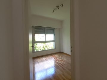 Departamento Dúplex de 4 ambientes con cochera, impecable, excelente Ubicación