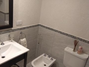 EXCELENTE DEPARTAMENTO 3 AMBIENTES CON COCHERA