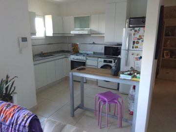 EXCELENTE DEPARTAMENTO 3 AMBIENTES CON COCHERA