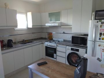 EXCELENTE DEPARTAMENTO 3 AMBIENTES CON COCHERA