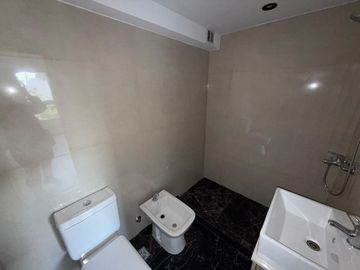 A ESTRENAR, 2 AMB CON TOILETTE, EN PARQUE CHAS,  muy buena ubicación!