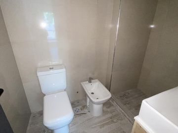 A ESTRENAR, 2 AMB CON TOILETTE, EN PARQUE CHAS,  muy buena ubicación!