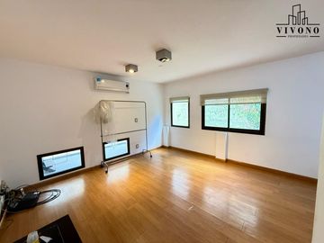 Casa en Venta en Villa Urquiza 5 ambientes con Pileta - Apta Crédito