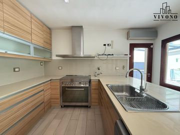 Casa en Venta en Villa Urquiza 5 ambientes con Pileta - Apta Crédito