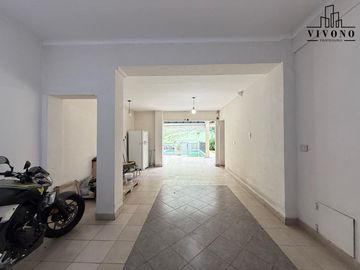 Casa en Venta en Villa Urquiza 5 ambientes con Pileta - Apta Crédito