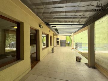 Casa en Venta en Villa Urquiza 5 ambientes con Pileta - Apta Crédito