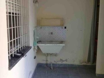 VENTA casa sobre Av Perón GRAN UBICACIÓN