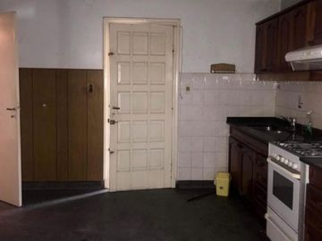 VENTA casa sobre Av Perón GRAN UBICACIÓN