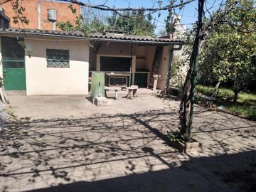 VENTA casa sobre Av Perón GRAN UBICACIÓN