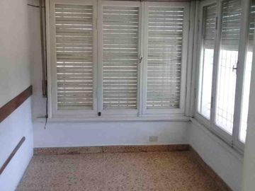 VENTA casa sobre Av Perón GRAN UBICACIÓN