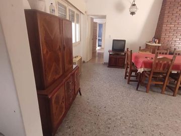 SE VENDE CASAQUINTA  SOBRE LOTE DE 3700M2 EN DIQUE LUJAN