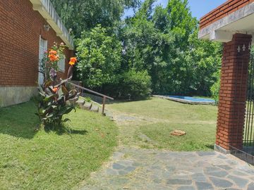 SE VENDE CASAQUINTA  SOBRE LOTE DE 3700M2 EN DIQUE LUJAN