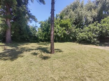 SE VENDE CASAQUINTA  SOBRE LOTE DE 3700M2 EN DIQUE LUJAN