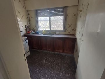 SE VENDE CASAQUINTA  SOBRE LOTE DE 3700M2 EN DIQUE LUJAN