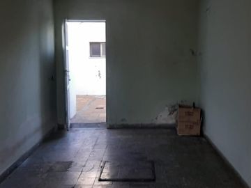 SE VENDE CASA de 3 HABITACIONES en LAMADRID 200
