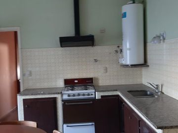 SE VENDE CASA de 3 HABITACIONES en LAMADRID 200