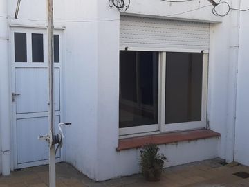 SE VENDE CASA de 3 HABITACIONES en LAMADRID 200