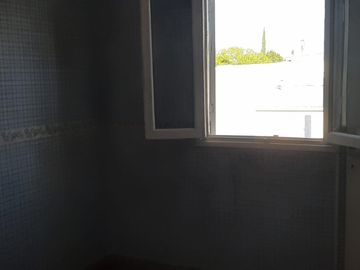 SE VENDE CASA de 3 HABITACIONES en LAMADRID 200