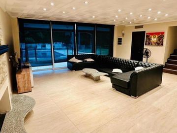 Alquiler de casa amoblada en Campos de Echeverria- Canning
