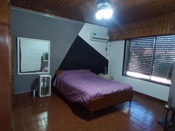 VENTA CASA+ LOCAL+2 DPTOS IDEAL INVERSOR. LANUS