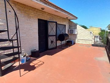 VENTA CASA+ LOCAL+2 DPTOS IDEAL INVERSOR. LANUS
