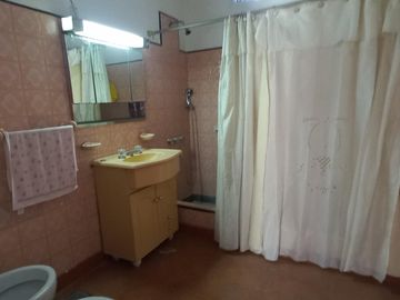 VENTA CASA+ LOCAL+2 DPTOS IDEAL INVERSOR. LANUS