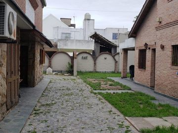 2 Propiedades unidas con Lotes de 12,07 x 24,05 y 9,02 x 24,06. Ideal Uso Comercial y Vivienda