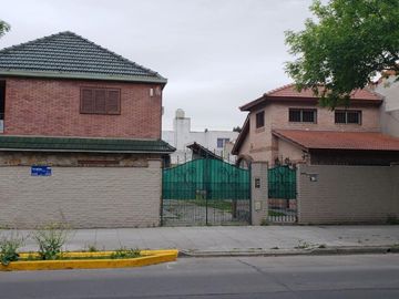 2 Propiedades unidas con Lotes de 12,07 x 24,05 y 9,02 x 24,06. Ideal Uso Comercial y Vivienda