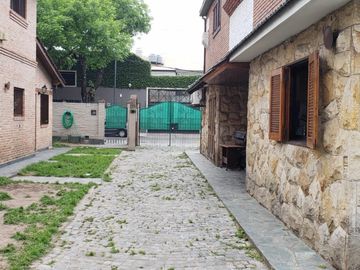 2 Propiedades unidas con Lotes de 12,07 x 24,05 y 9,02 x 24,06. Ideal Uso Comercial y Vivienda