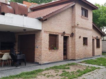 2 Propiedades unidas con Lotes de 12,07 x 24,05 y 9,02 x 24,06. Ideal Uso Comercial y Vivienda
