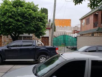 2 Propiedades unidas con Lotes de 12,07 x 24,05 y 9,02 x 24,06. Ideal Uso Comercial y Vivienda