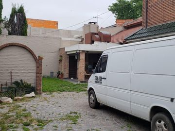 2 Propiedades unidas con Lotes de 12,07 x 24,05 y 9,02 x 24,06. Ideal Uso Comercial y Vivienda