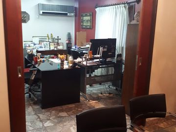 2 Propiedades unidas con Lotes de 12,07 x 24,05 y 9,02 x 24,06. Ideal Uso Comercial y Vivienda