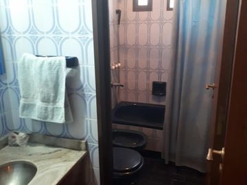 2 Propiedades unidas con Lotes de 12,07 x 24,05 y 9,02 x 24,06. Ideal Uso Comercial y Vivienda