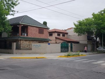 2 Propiedades unidas con Lotes de 12,07 x 24,05 y 9,02 x 24,06. Ideal Uso Comercial y Vivienda