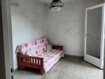 CASA 4 AMBIENTES GARAGE FONDO LIBRE PILETA EXCELENTE ESTADO