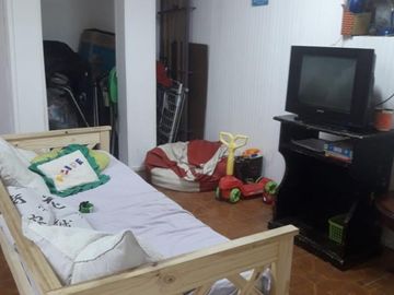 VENTA CASA 4 DORMITORIOS DONADO AL 800