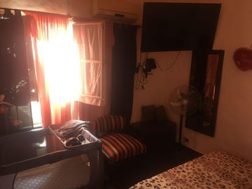 CASA QUINTA CON PISCINA , FONDO PARQUIZADO, PARRILLA, SAUNA