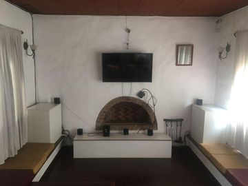 CASA QUINTA CON PISCINA , FONDO PARQUIZADO, PARRILLA, SAUNA