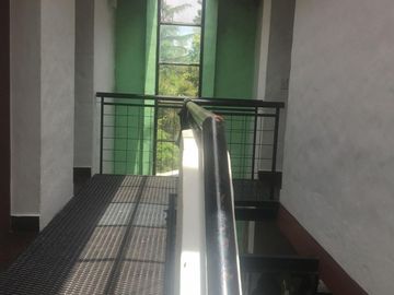CASA QUINTA CON PISCINA , FONDO PARQUIZADO, PARRILLA, SAUNA