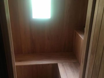 CASA QUINTA CON PISCINA , FONDO PARQUIZADO, PARRILLA, SAUNA