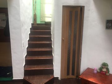 CASA QUINTA CON PISCINA , FONDO PARQUIZADO, PARRILLA, SAUNA