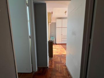 BARRIO NORTE -Lindo monoambiente con cocina independiente, baño completo y dos balcones.