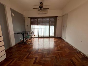 BARRIO NORTE -Lindo monoambiente con cocina independiente, baño completo y dos balcones.