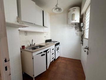 BARRIO NORTE -Lindo monoambiente con cocina independiente, baño completo y dos balcones.