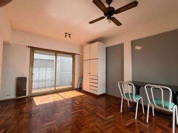 BARRIO NORTE -Lindo monoambiente con cocina independiente, baño completo y dos balcones.