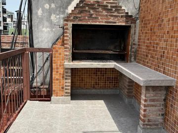 Venta 2 Amb. En Belgrano Con Balcon Terraza C/parrilla + Cochera Fija + Baulera