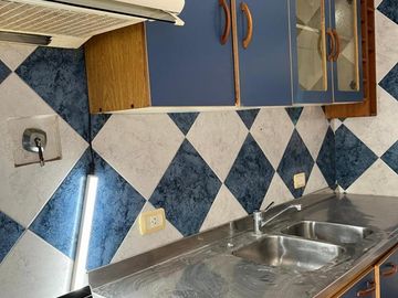 Venta 2 Amb. En Belgrano Con Balcon Terraza C/parrilla + Cochera Fija + Baulera